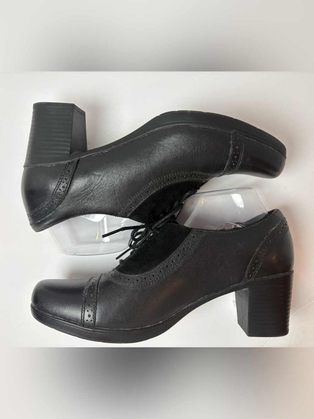 Clarks Black Leather Oxford Heels Wingtip Perforated Lace-up Size 9.5M